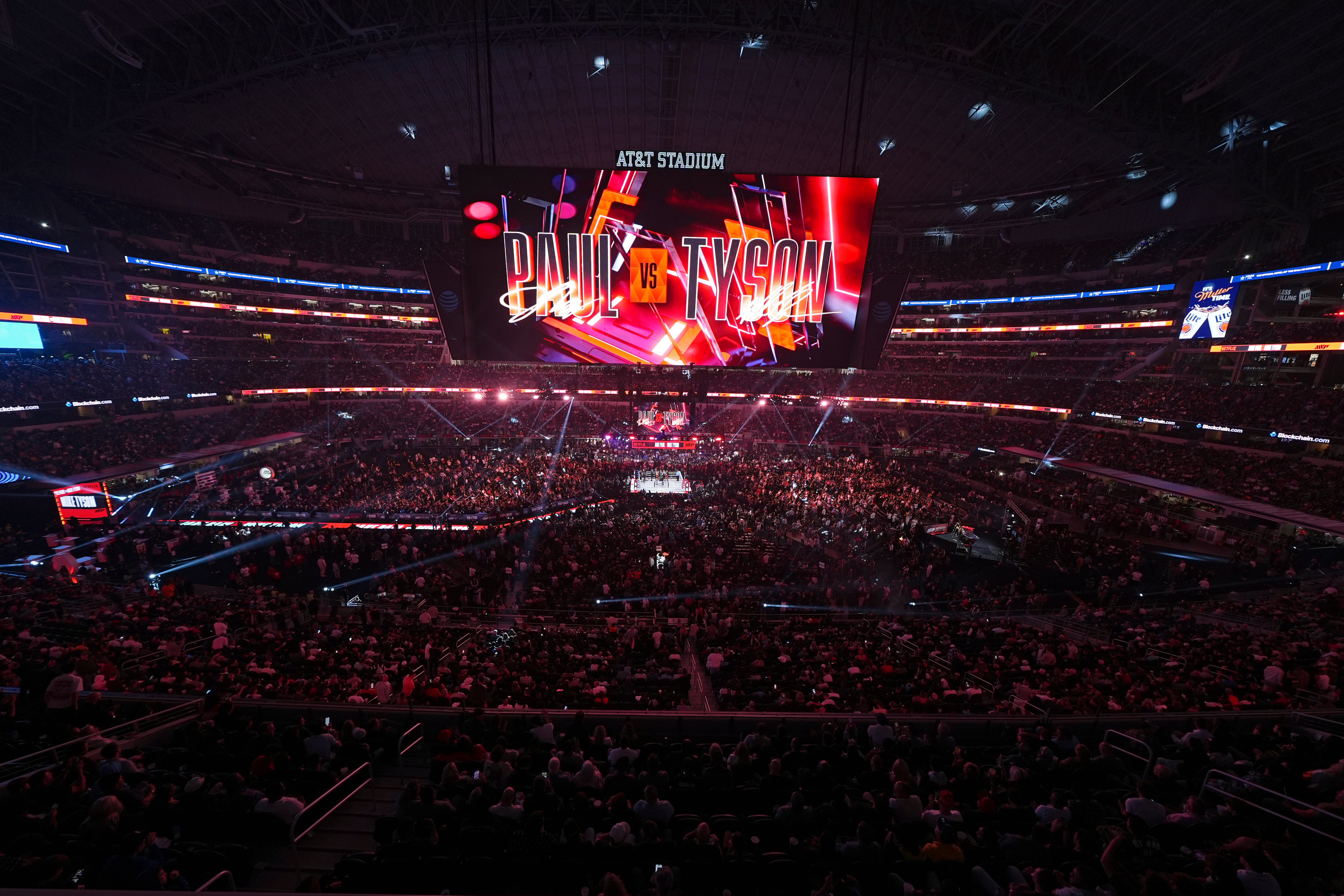 Más de 80.000 aficionados podían ingresar al Estadio AT&T para ver el combate entre Jake Paul y Mike Tyson (AP/Julio Cortez)