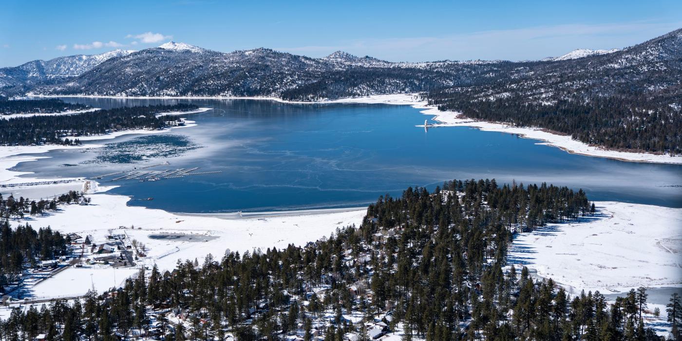 El lugar está ubicado en el sur de California y ofrece un paisaje único con nevadas en invierno