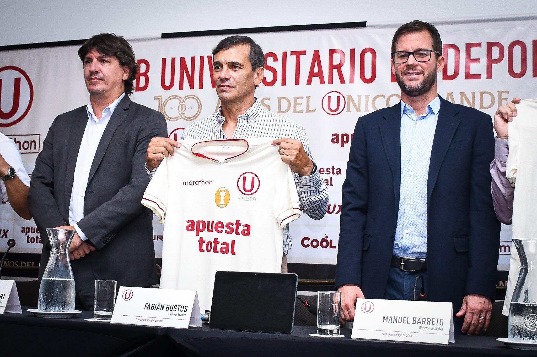 Fabián Bustos relevó en el cargo a un Jorge Fossati que venía de ser campeón nacional con Universitario el 2023. - créditos: Universitario