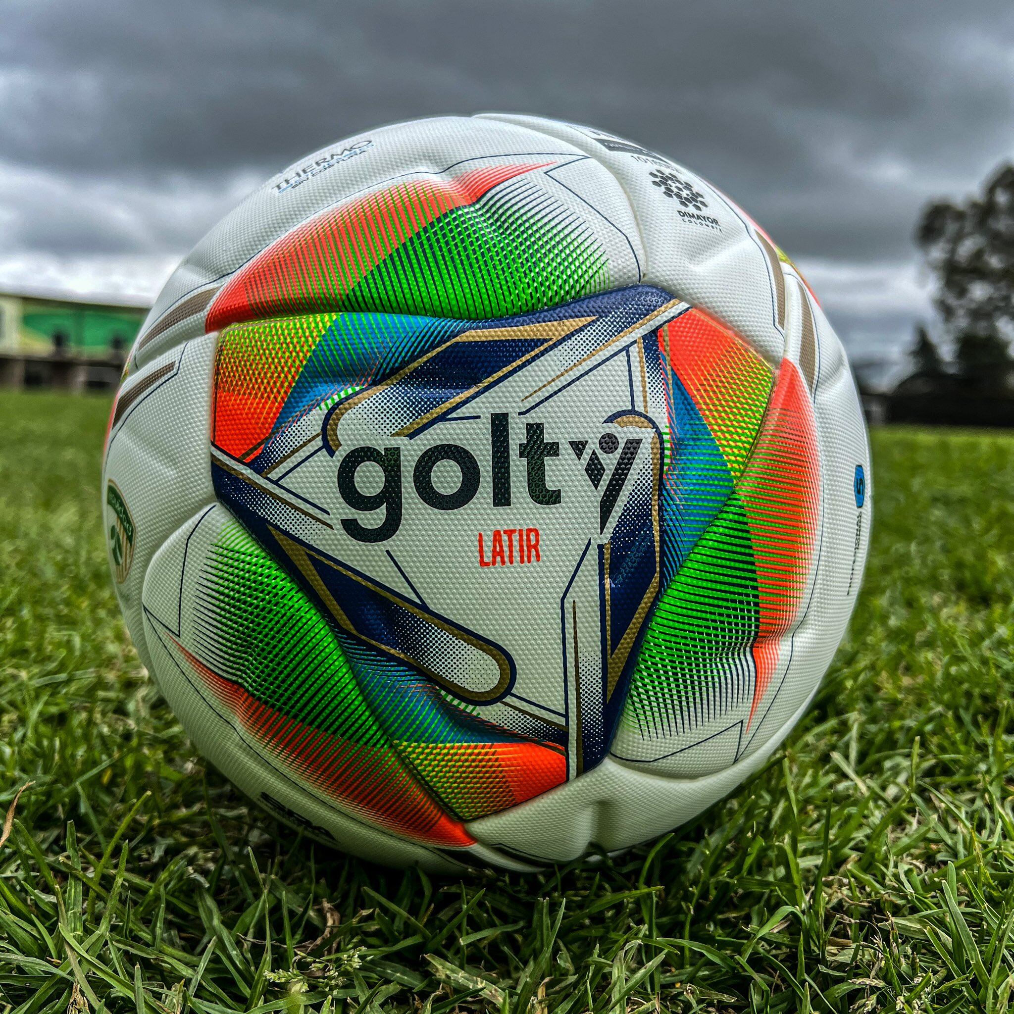 La empresa Golty presentó el nuevo balón del fútbol colombiano, llamado Latir y que se usará para el segundo semestre de 2024 - crédito Club Deportivo La Equidad