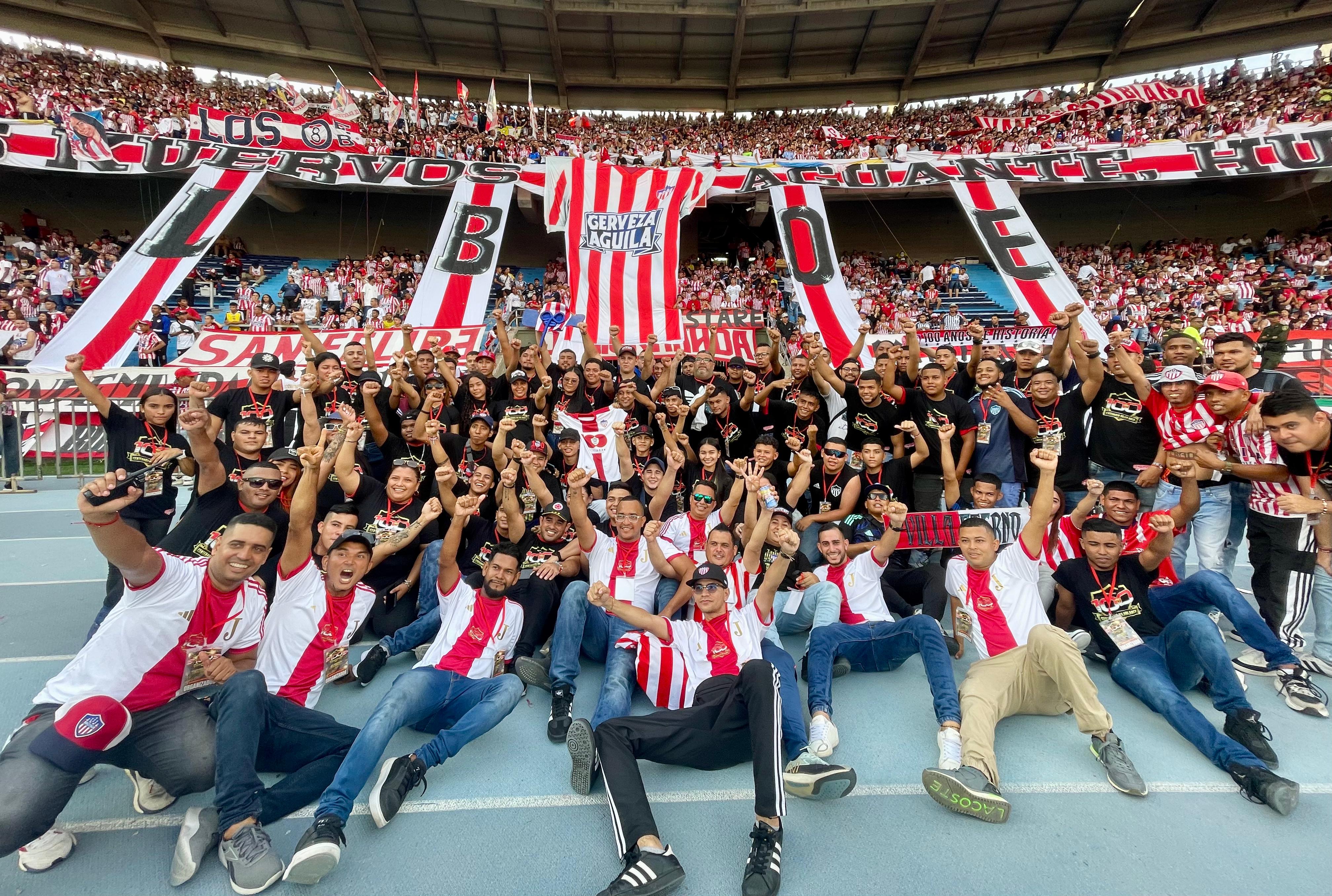 Los hinchas del Junior de Barranquilla han sido protagonistas de bochornosos incidentes en estadio del fútbol profesional colombiano - crédito Colprensa