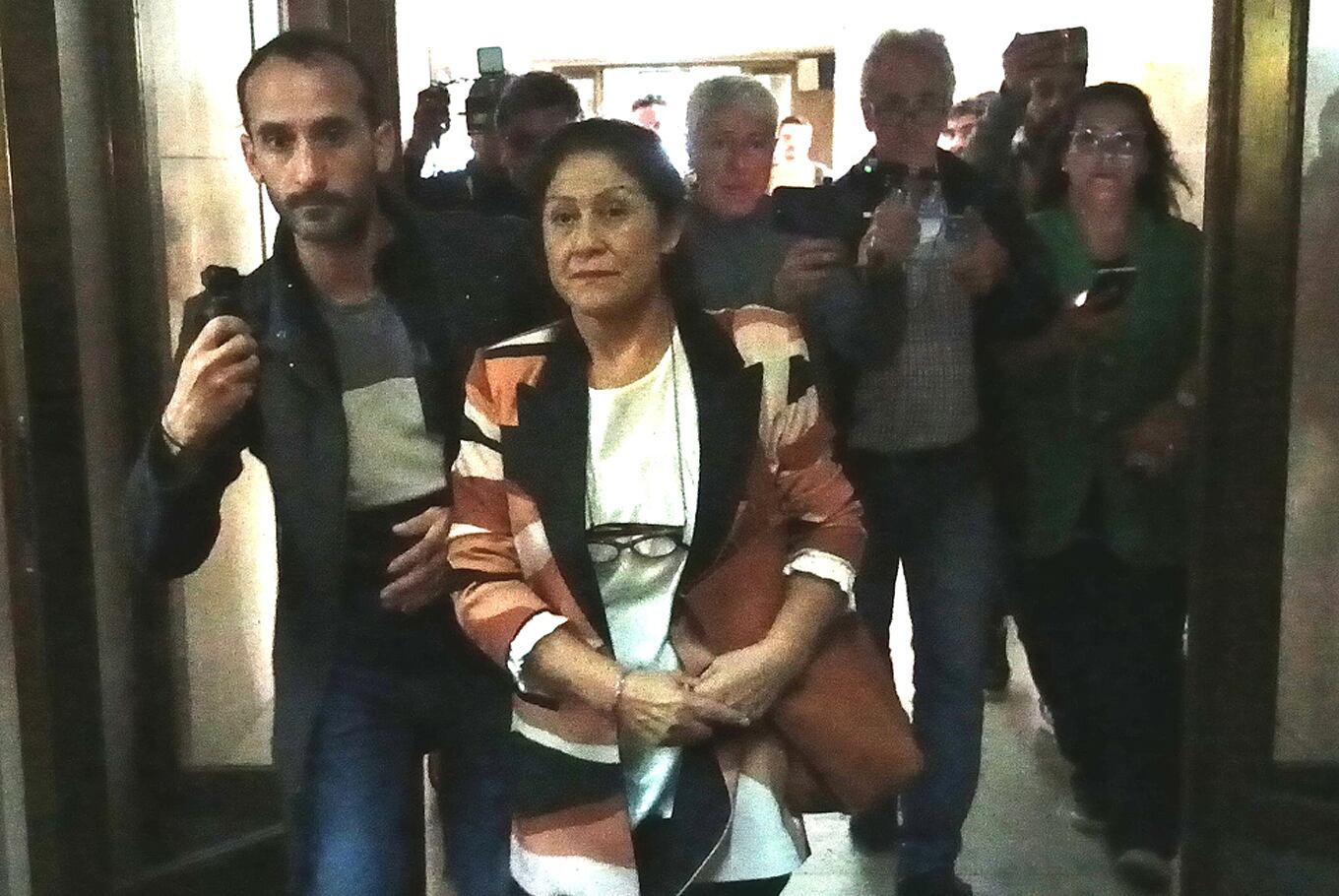 La madre de Fabiola Yañez, Miariam Verdugo, en los tribunales de Comodoro Py cuando declaró en la causa por violencia de género contra Alberto Fernández