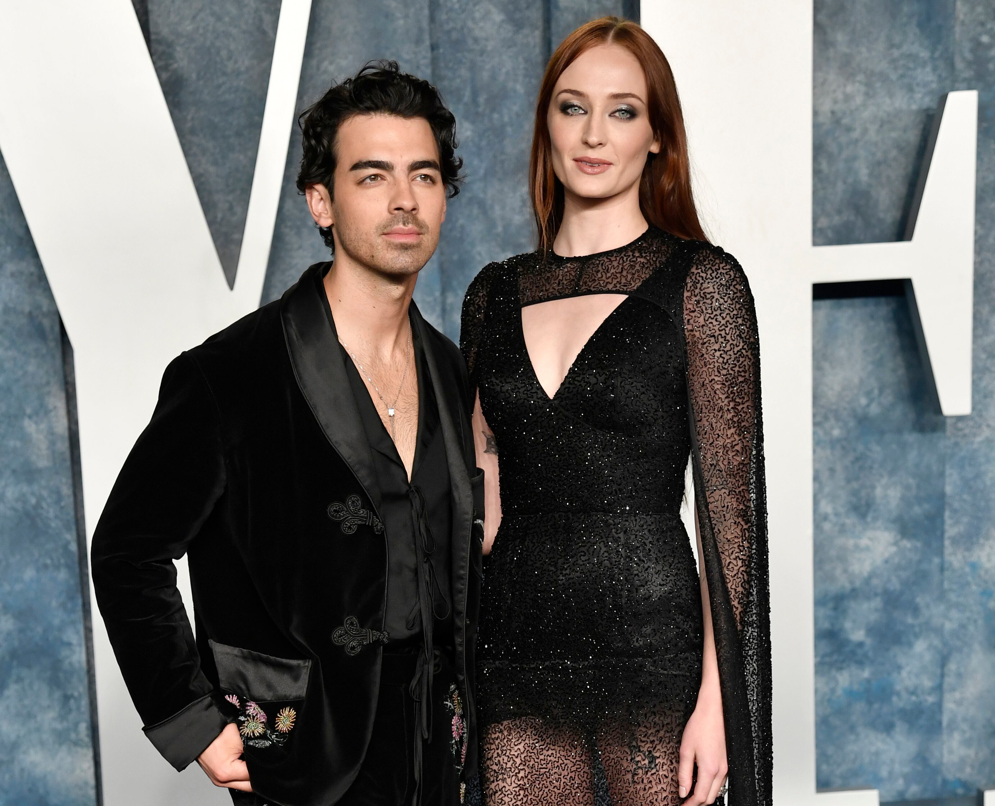 ARCHIVO - Joe Jonas, izquierda, y Sophie Turner aparecen en la fiesta de los Oscar de Vanity Fair el 12 de marzo de 2023 en Beverly Hills, California. (Foto Evan Agostini/Invision/AP, File)