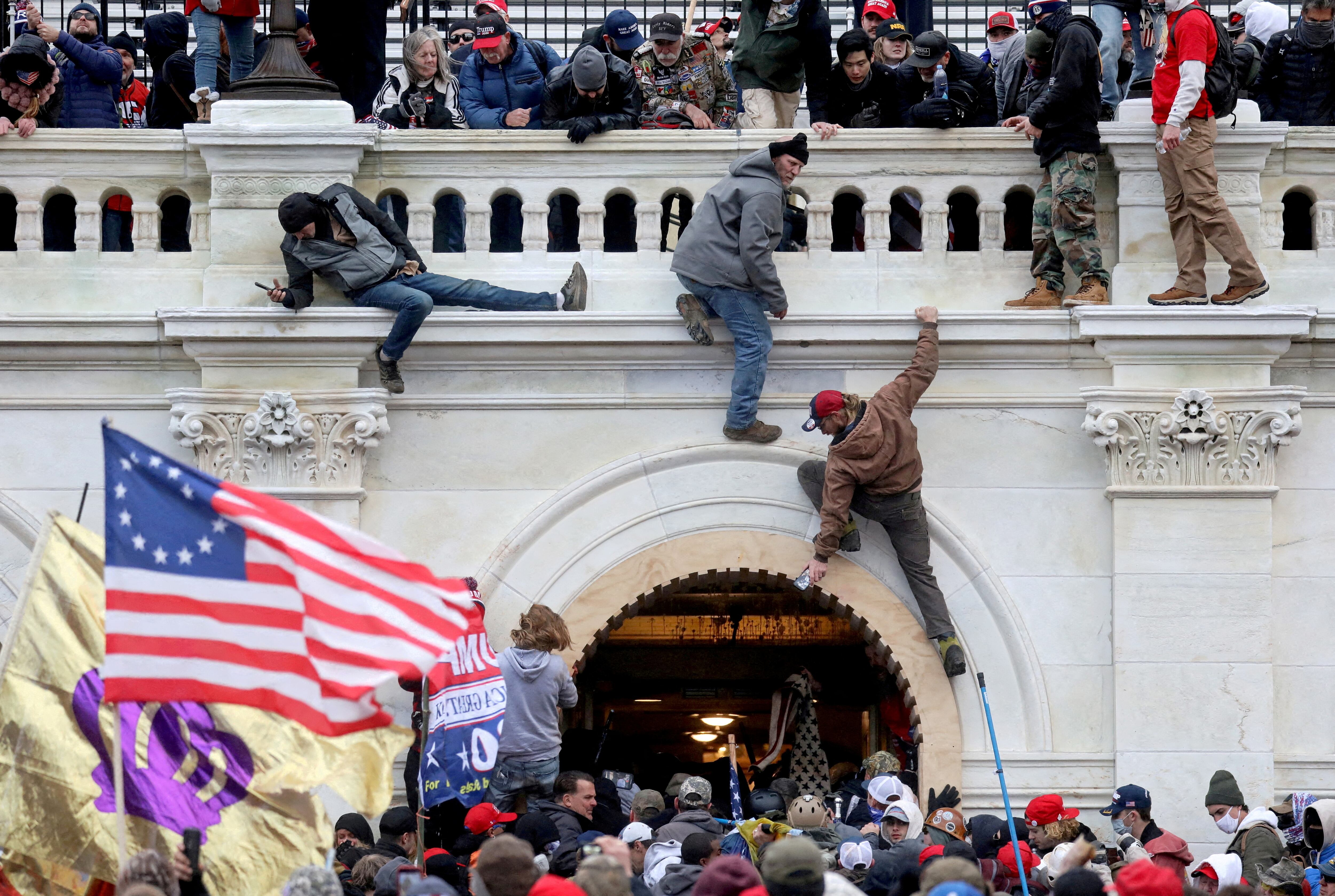 Trump está acusado de instigar el asalto al Capitolio y de, a pesar de no resultar electo, estar “decidido a permanecer en el poder” (REUTERS) 