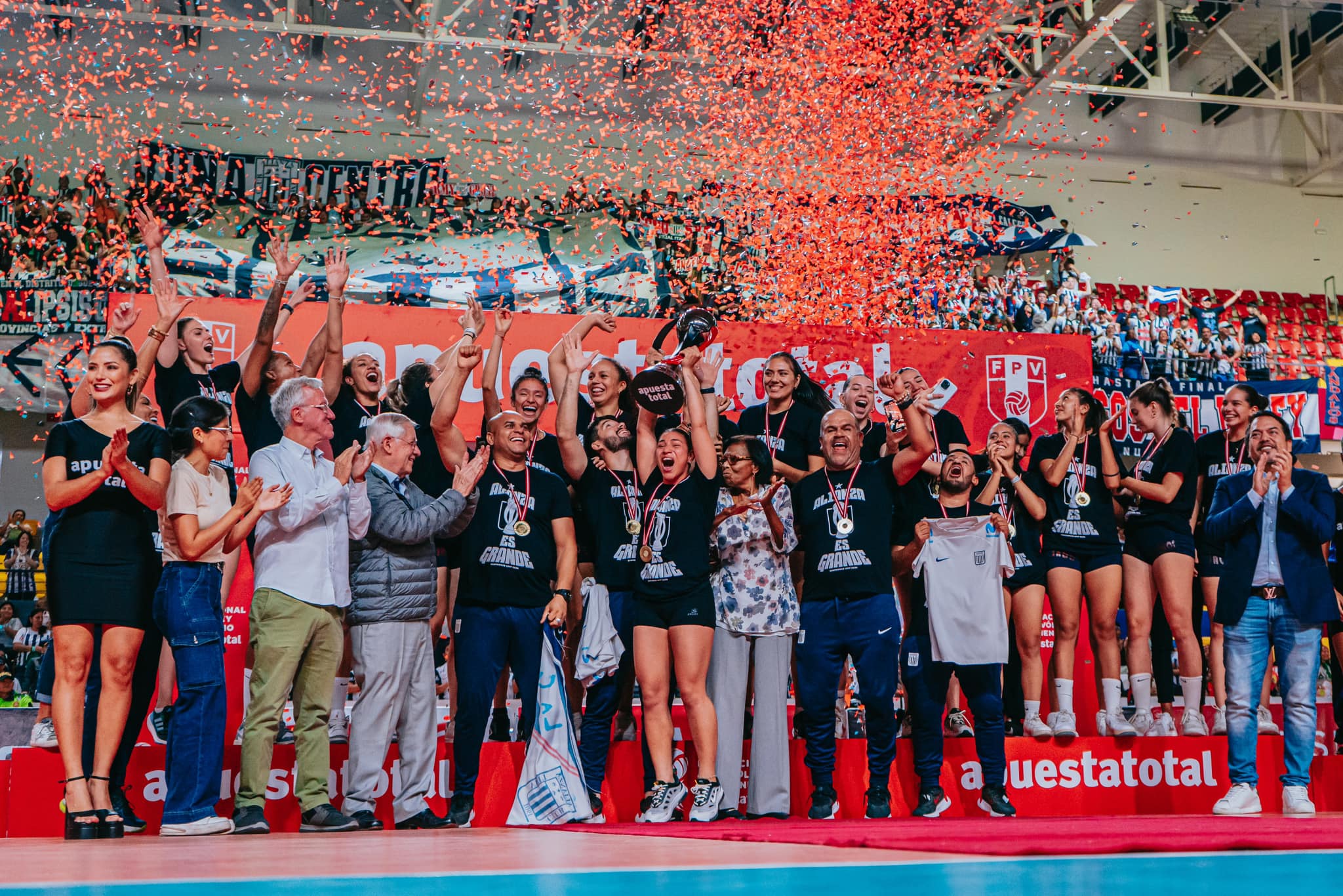 Alianza Lima se coronó campeón nacional de vóley después de 31 años. Crédito: Prensa AL