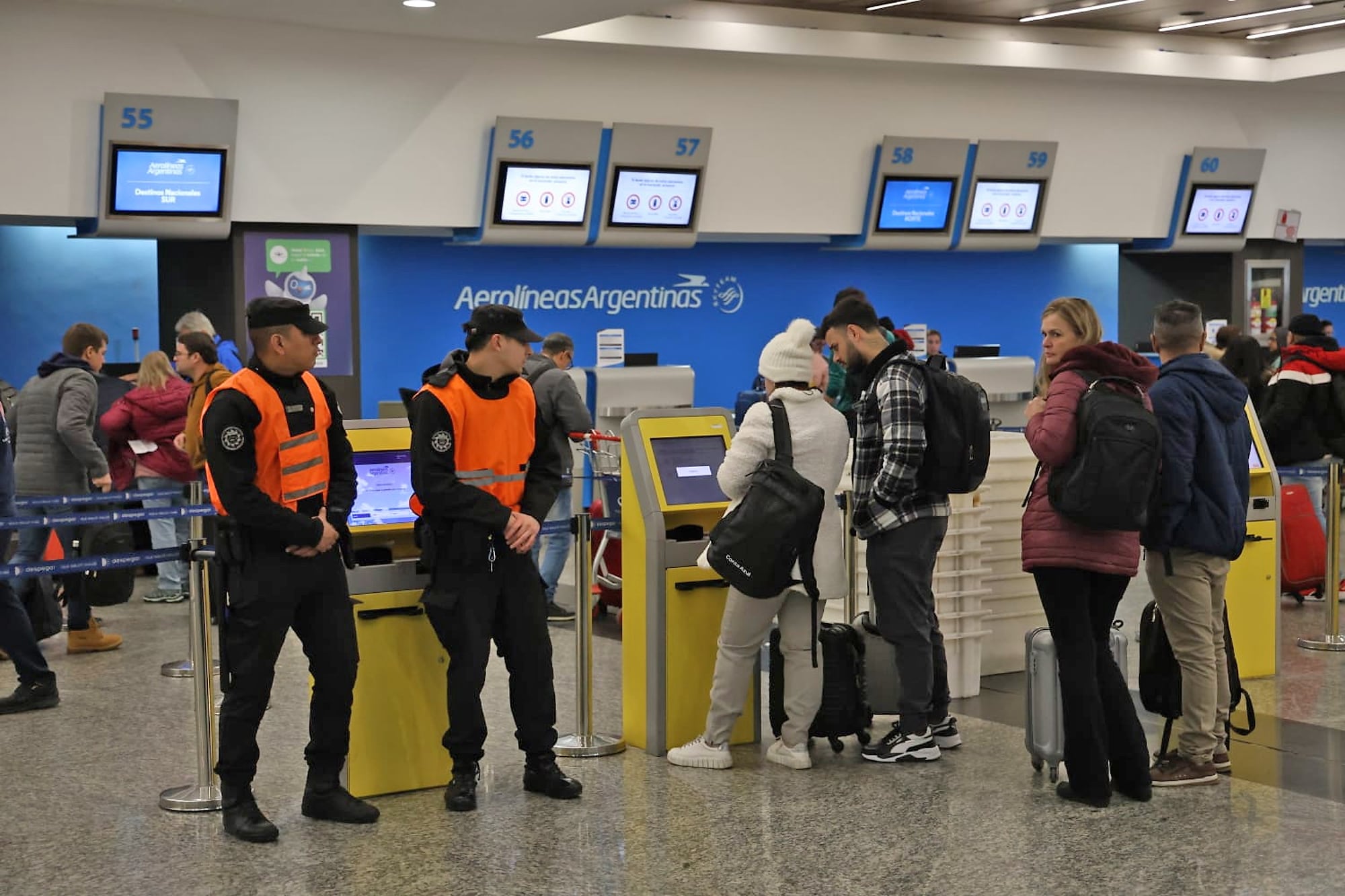 Una nueva resolución permite que la Policía de Seguridad Aeroportuaria pueda brindar servicios específicos en situación de huelga