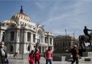 ¿Tianguización? Los puestos ambulantes afuera de Bellas Artes dividen opiniones de capitalinos