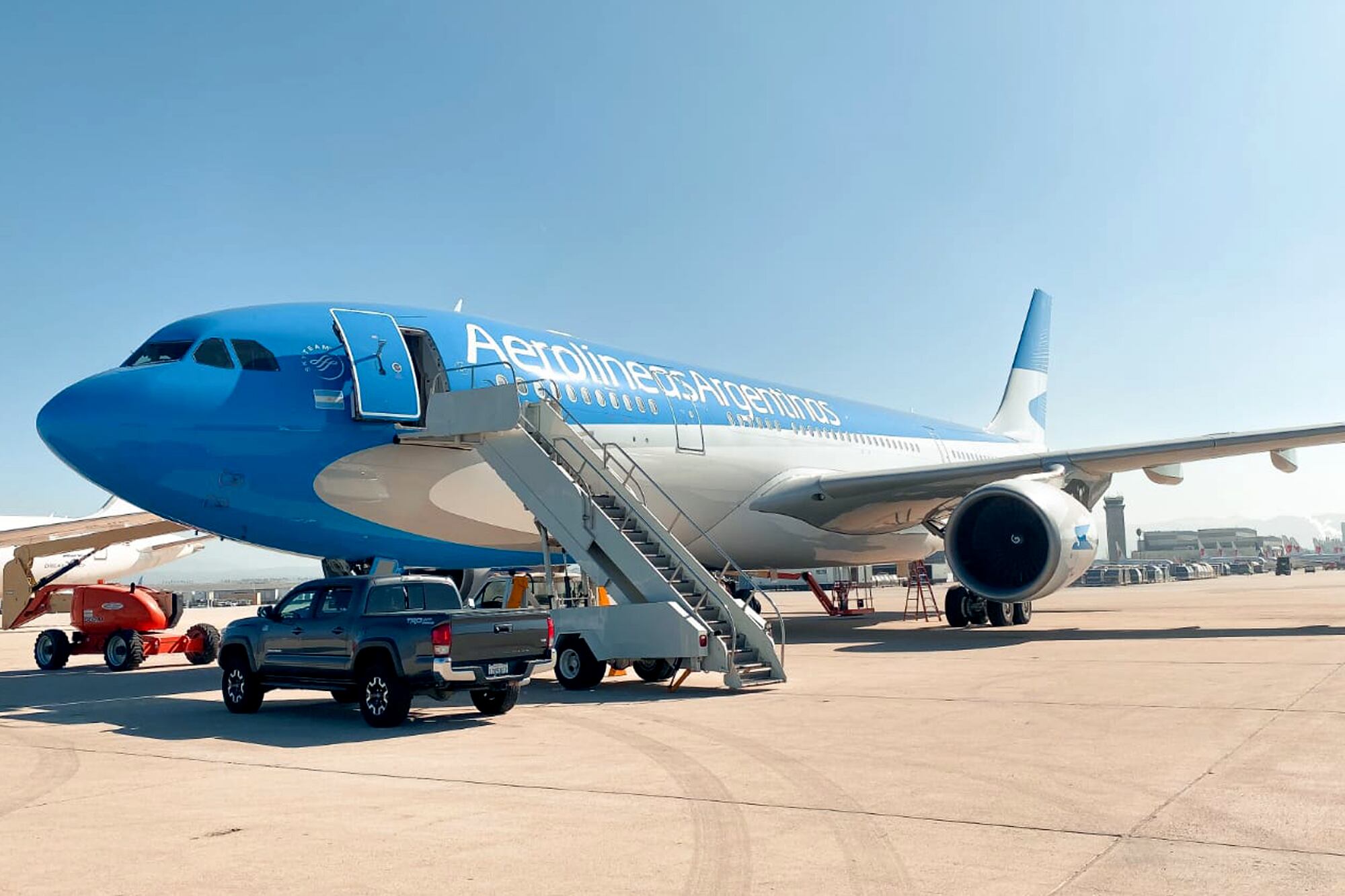 Aerolíneas Argentinas volvió a reunirse con los gremios y ya se habla de un principio de acuerdo